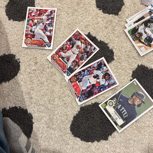 Small baseball card collection with one signed basketball card - Picture 2 of 7